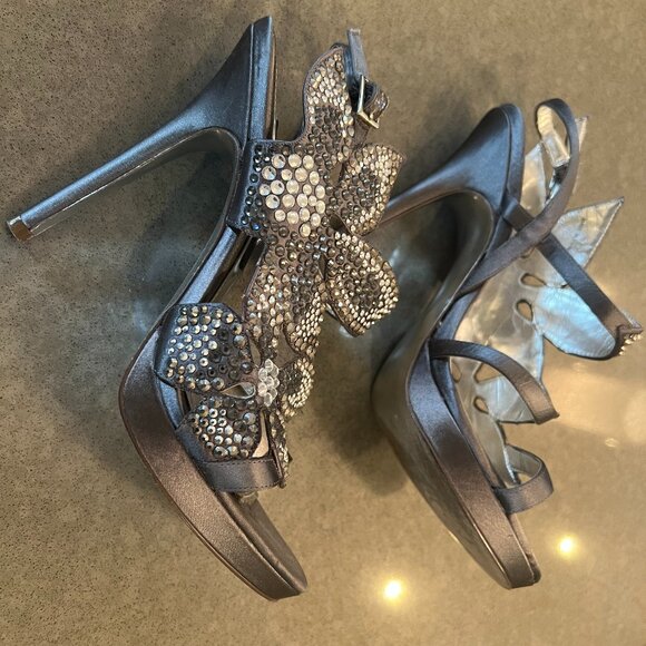 Stunning grey structured satin and crystals high heel Nina New York Size 6.5 - Picture 2 of 9